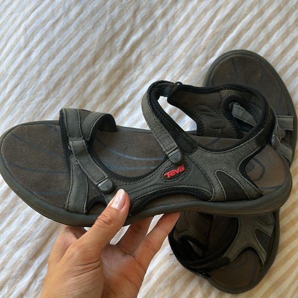 Teva hiking sandals - Picture 2 of 3
